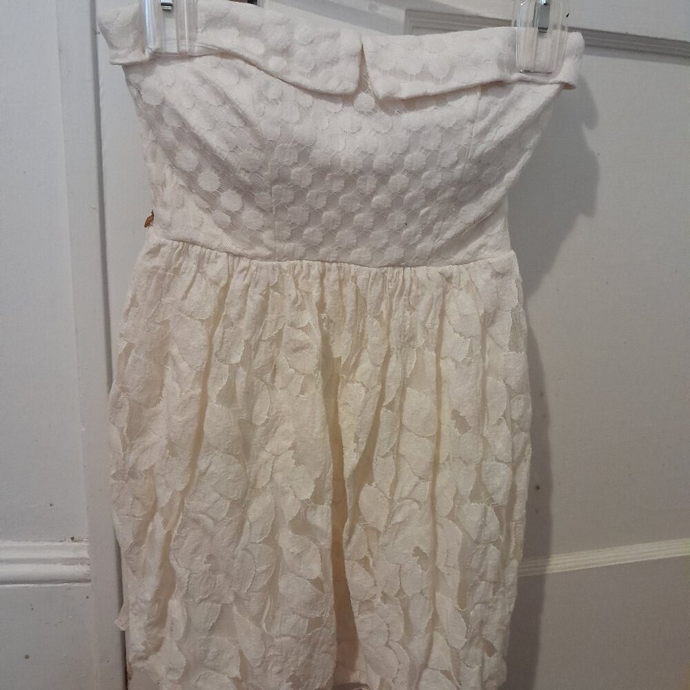 White strapless dress